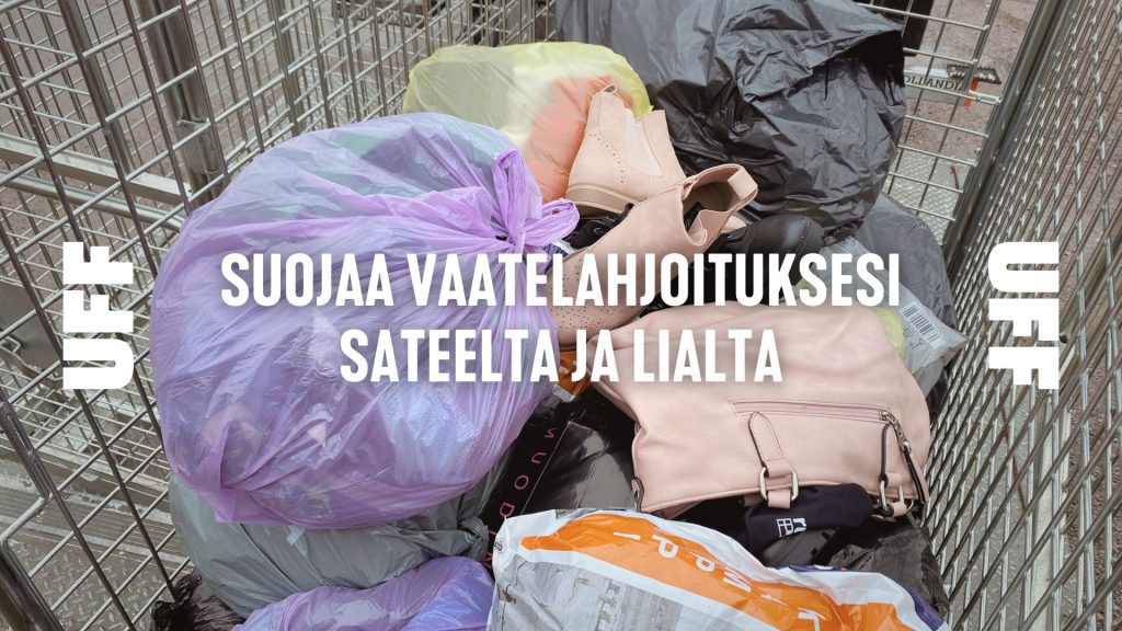 Kuvaas näkyy vaatekeräyksestä saatuja tavaroita rullakossa, osa tavaroista on irtonaisena, osa muovipusseissa.